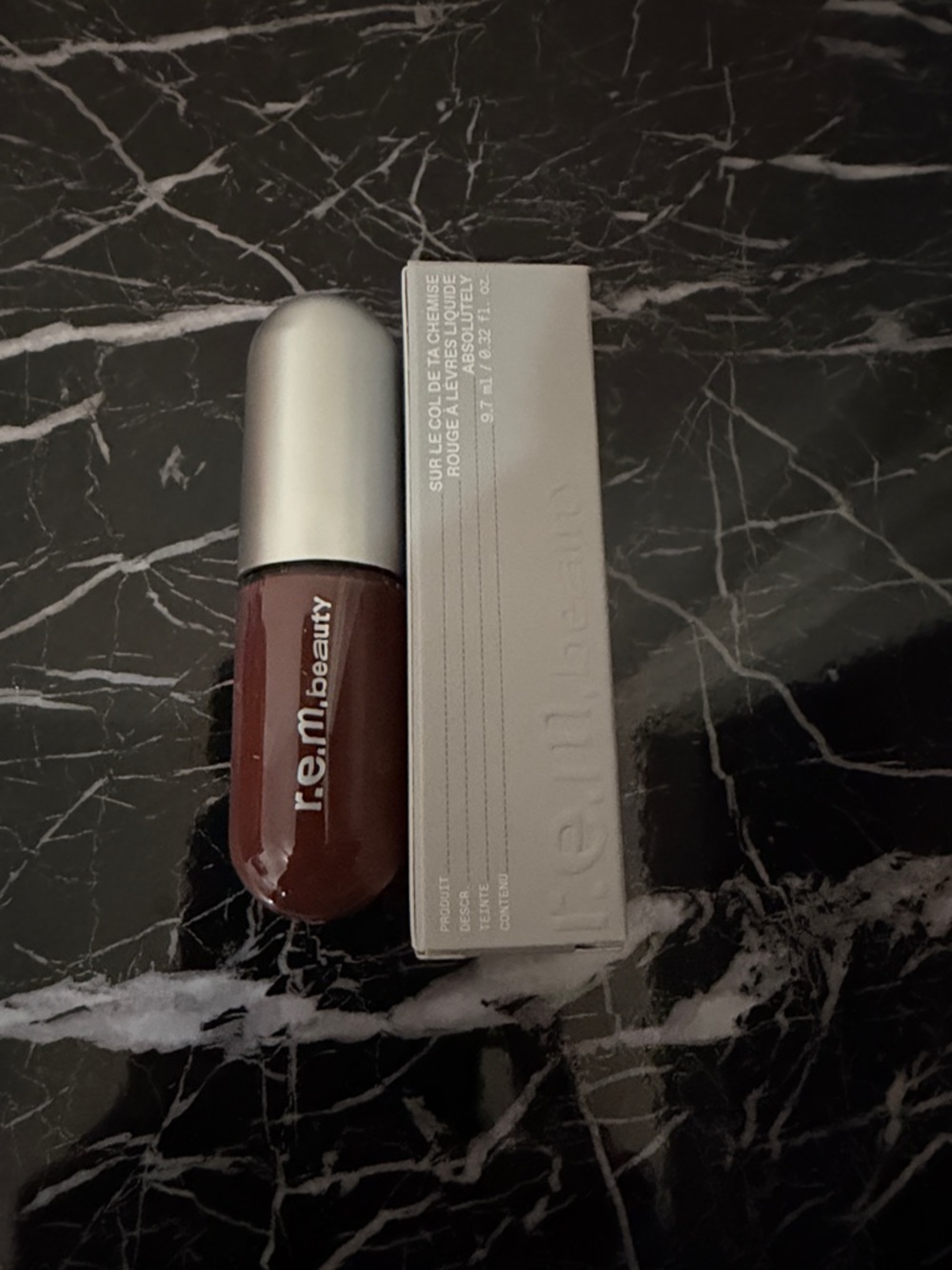 R.e.m. beauty ON YOUR COLLAR LIQUID LIPSTICK absolutely